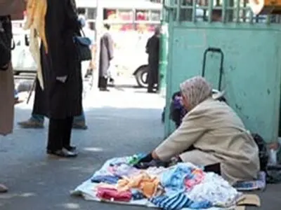 زندگی زنان سرپرست خانوار در پساجنگ، دستفروشی برای یک لقمه نان