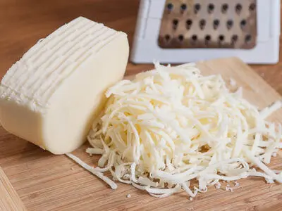 طرز تهیه پنیر پیتزا در خانه