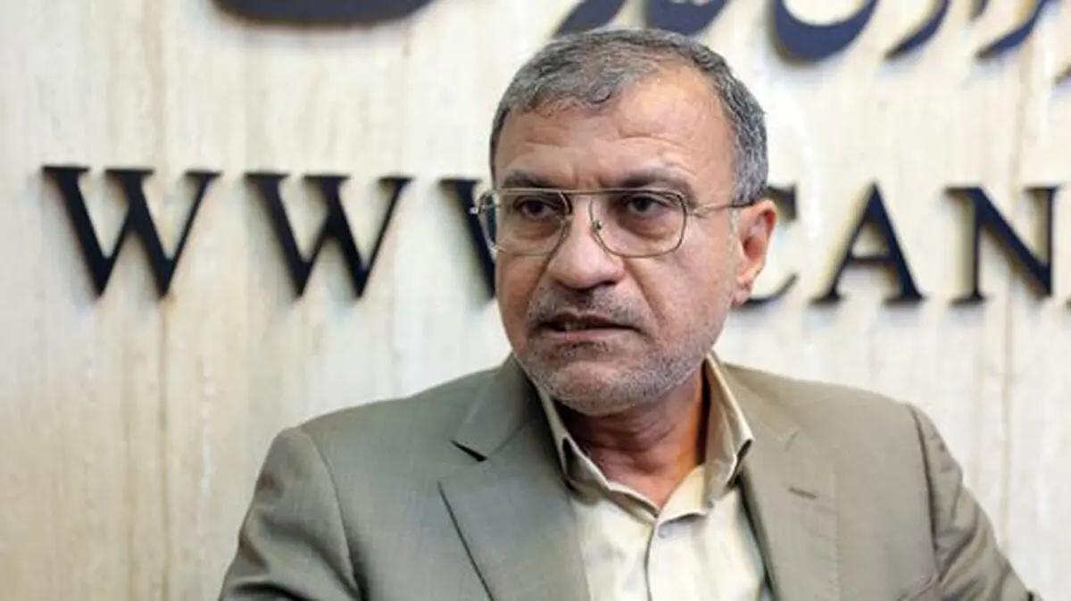 آتش در بندر شهید رجایی هنوز کامل خاموش نشده است/ برخی از اجساد کاملاً پودر شدند/ خانواده‌ کارگران بی‌شناسنامه هنوز نمی‌دانند چه اتفاقی افتاده است/ داخل کانتینرها کود شیمیایی بود