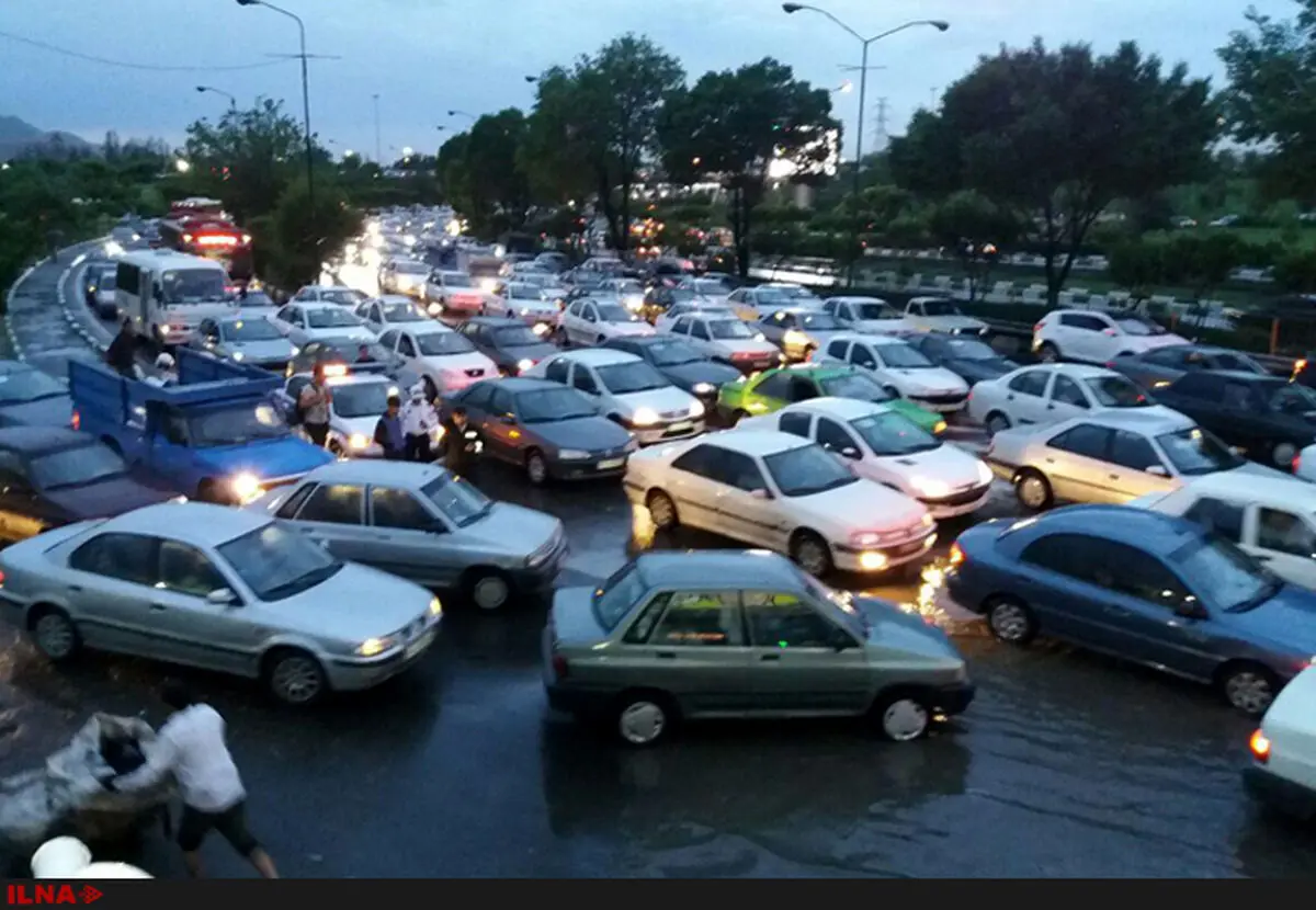 واکنش کاربران به کاپشن ایتالیایی قالیباف و آب‌گرفتگی خیابان‌های تهران