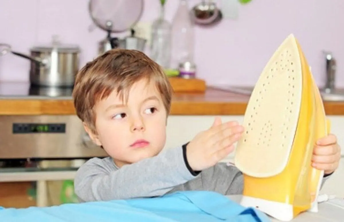 خطرات پنهان اتو برای کودکان را جدی بگیرید