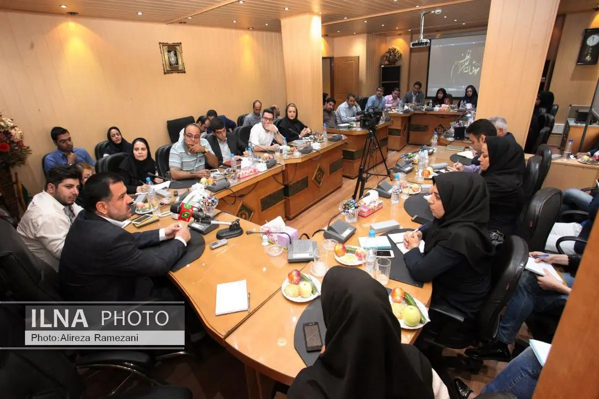 بهره مندی از فرصت های رفع تحریم ها به طور تدریجی 
