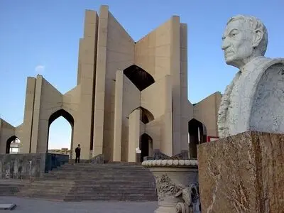 مزار استاد شهریار 27 و 28 شهریور ماه گلباران می شود