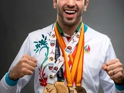 بازگشت رسمی بهمن عسگری / قهرمان جهان پیروز مبارزه جنجالی در انتخابی کاراته!