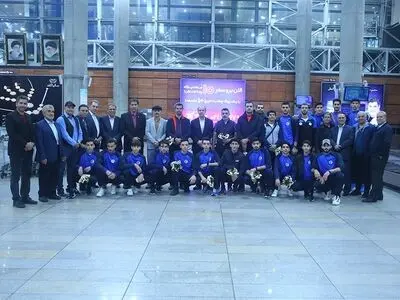 بازگشت تیم‌های ملی تکواندو آقایان و بانوان به کشور