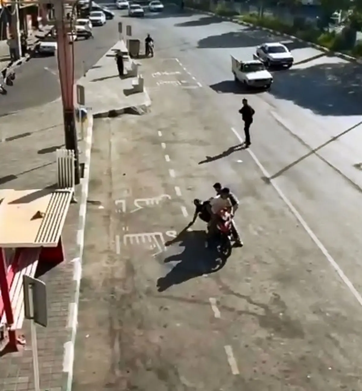 پلیس برای موبایل‌ قاپ‌‌ها تله گذاشت و آن‌ها را دستگیر کرد + فیلم