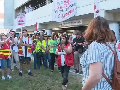 تظاهرات کارکنان بخش بهداشت و درمان فرانسه در اعتراض به حقوق و کمبود نیرو 