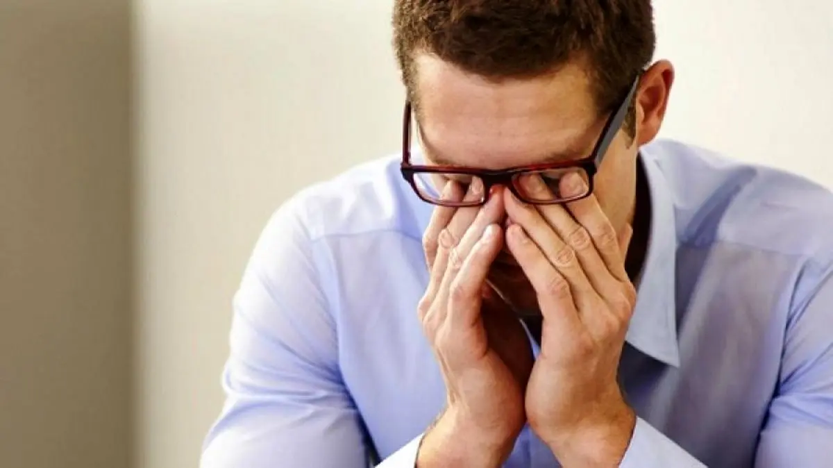 مالش چشم از عوامل مؤثر در بروز قوز قرنیه است

