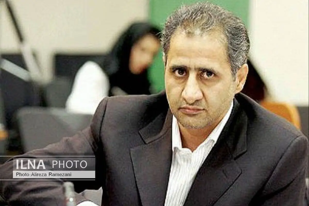 برخی افراد و نهادها مانع از اجرای اصل 44 می‌شوند 