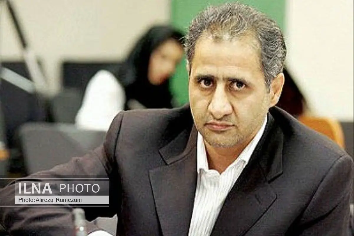 برخی افراد و نهادها مانع از اجرای اصل 44 میشوند