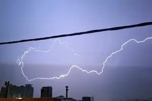 رعد و برق و طوفان، برق خط انتقال ۲۳۰ کیلوولت خاش–سراوان را قطع کرد