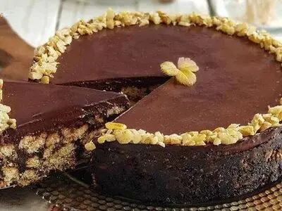طرز تهیه کیک خیس یخچالی خانگی