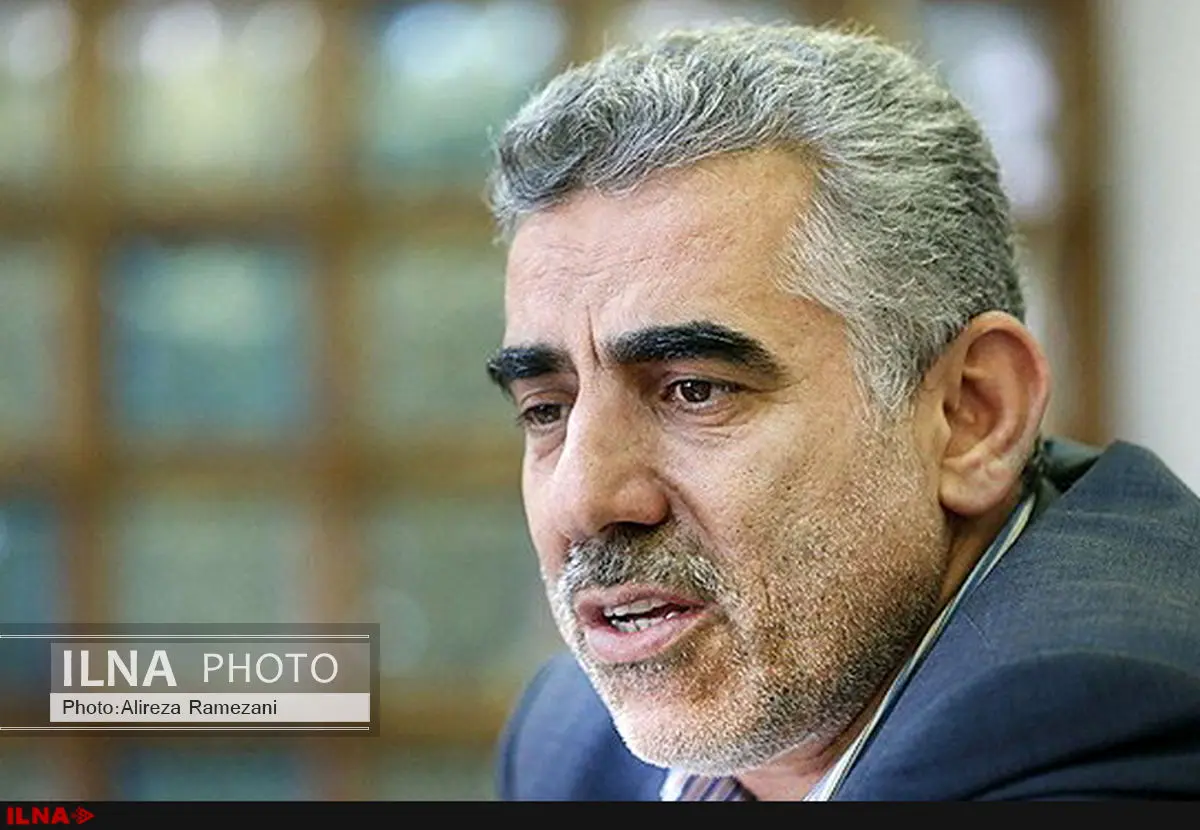 دانش آشتیانی فقط در نوسازی مدارس میتواند کمک کند