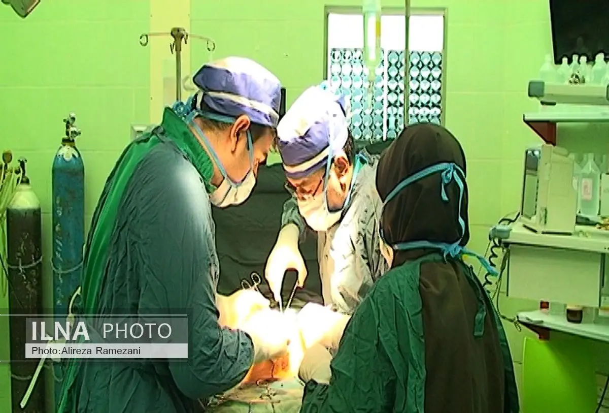 خارج کردن کیست 11 کیلویی از شکم بیمار در چهارمحال و بختیاری 