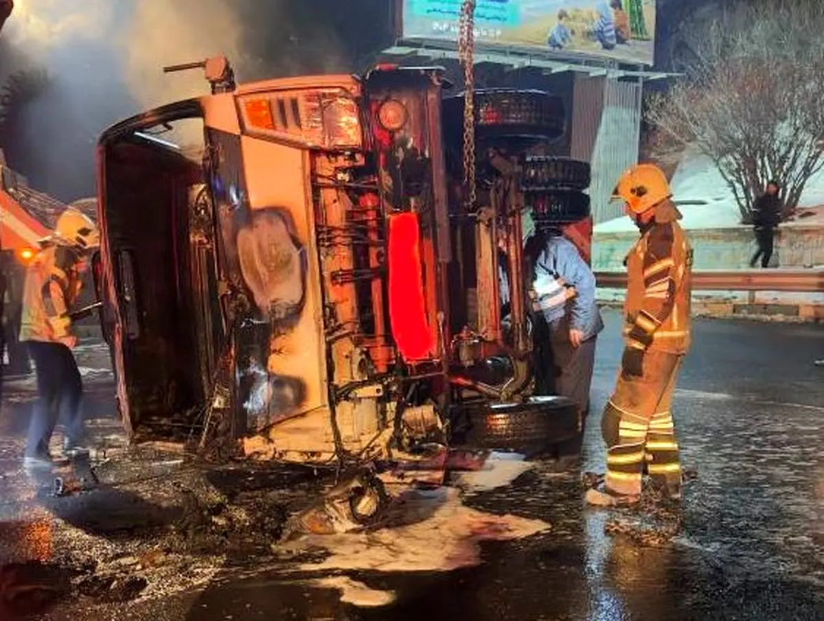 مصدومیت یک نفر در پی تصادف سمند با خودروی حامل بنزین در بزرگراه چمران