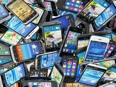 ارزش گمرکی ۱۵ ردیف لوازم جانبی موبایل ابلاغ شد