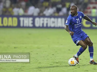 هافبک استقلال به بازی با الاهلی رسید 