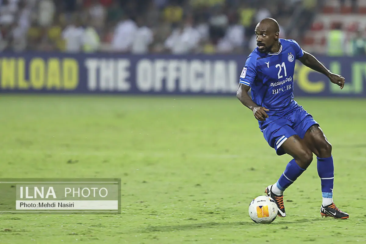هافبک استقلال به بازی با الاهلی رسید 