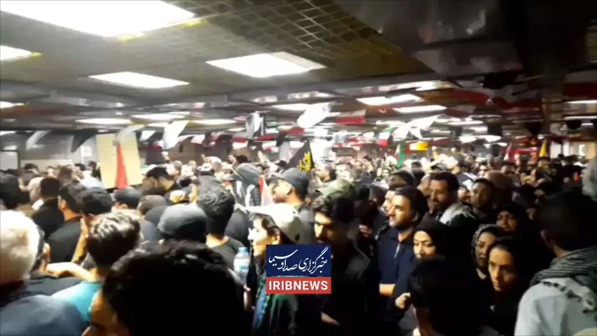 طنین الله اکبر جمعیت متراکم در ایستگاه مترو طالقانی + فیلم