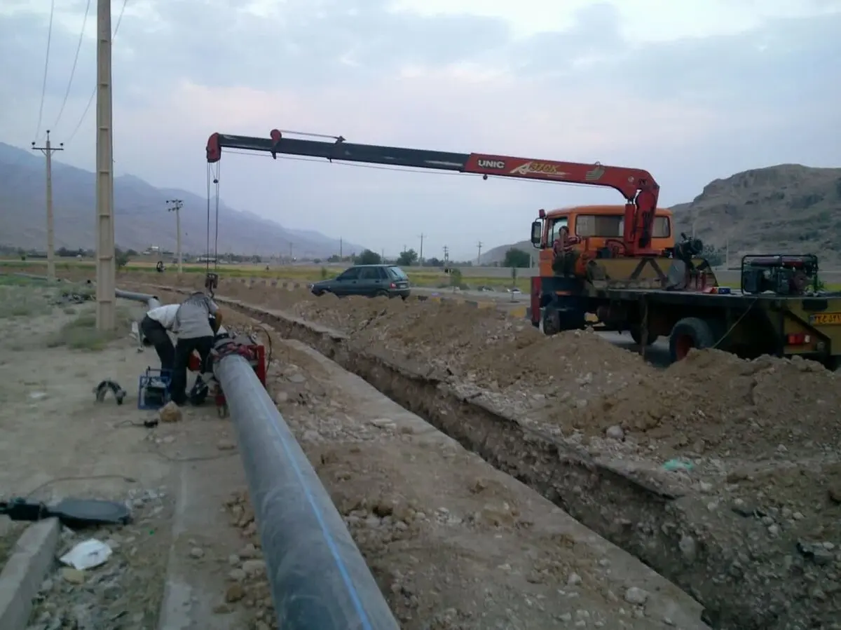 اصلاح و توسعه بالغ‌بر ٩٠٠ کیلومتر خط انتقال و شبکه توزیع آب در فارس