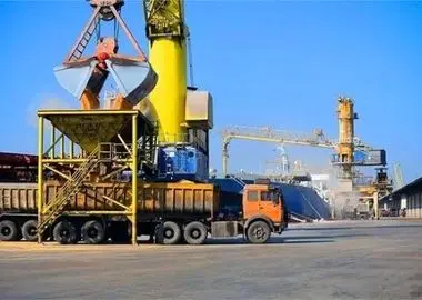 معطلی کارگران اخراجی «شرکت پایانه‌ها و مخازن پتروشیمی» برای بازگشت به کار