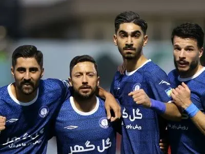 ادامه روند ناکامی پرسپولیس/ گل گهر به صدر رسید