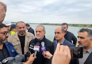 رئیس جمهور: تکمیل مسیرهای ارتباطی با همسایگان شمالی اولویت دولت است