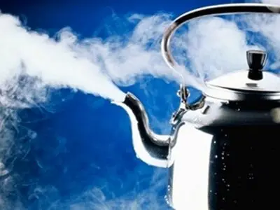 آبی که دو بار جوشیده باشد ضرر دارد؟ 