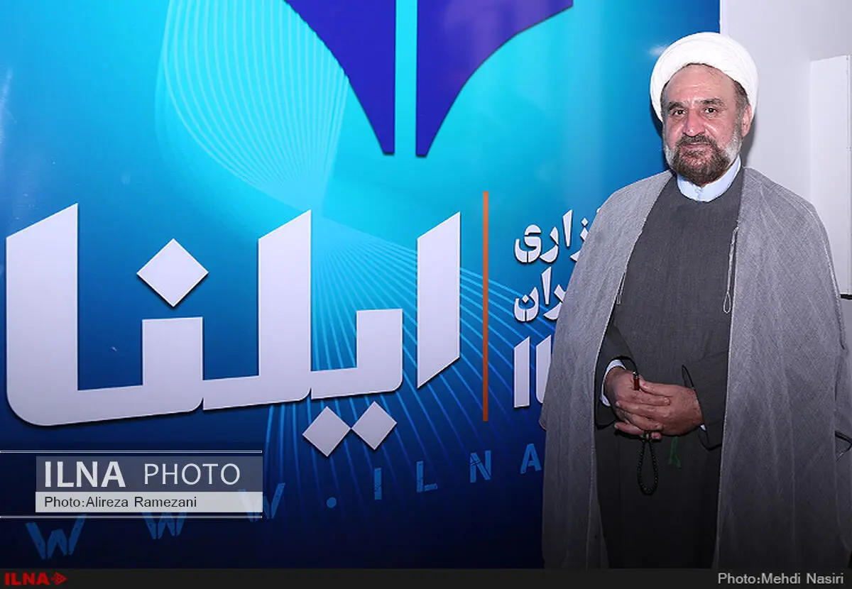 بازدید حجت‌الاسلام درایتی از غرفه ایلنا