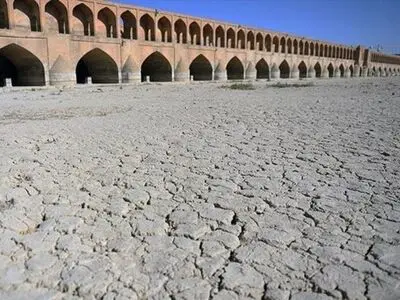 طرح‌های آبخیزداری سهم زاینده‌رود از آب باران را صفر کردند