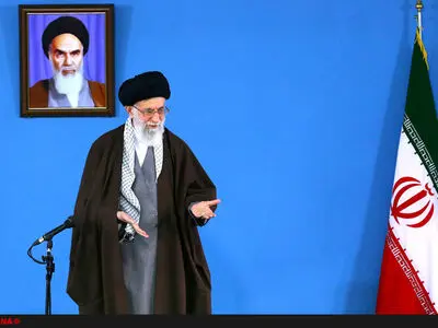 جمعی از خانواده‌های شهدای حرم و شهدای هفتم تیر با رهبر انقلاب دیدار کردند