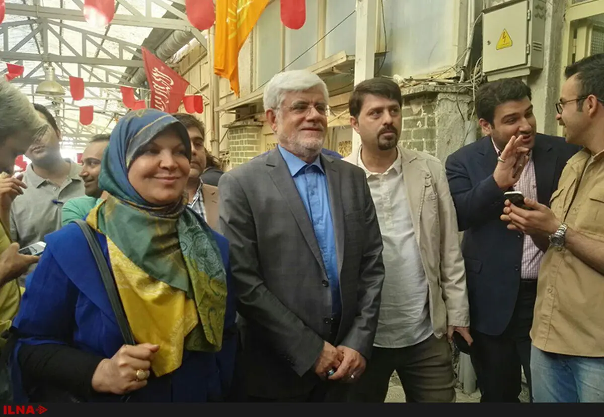 عارف رای خود را در حسینیه جماران به صندوق انداخت