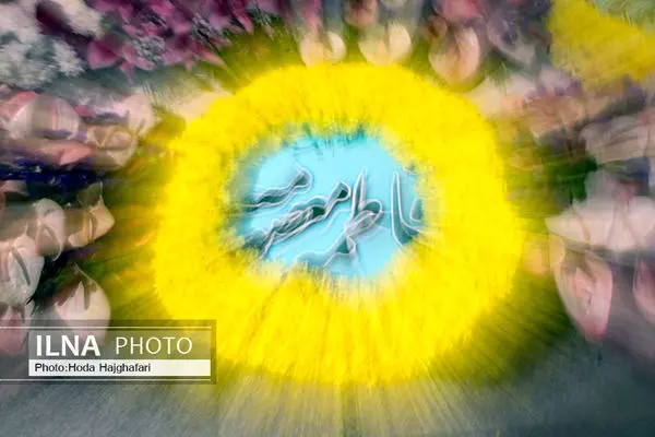گل‌آرایی ضریح حضرت معصومه(س) 