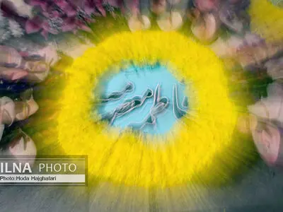 گل‌آرایی ضریح حضرت معصومه(س) 