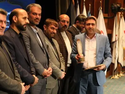 مدیرعامل شرکت سازه گستر چیتگر نشان عالی مدیر برتر سال را کسب کرد