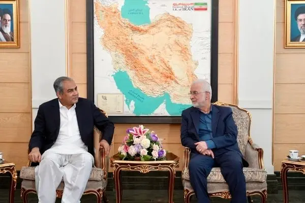 إيران وباكستان تتفقان على رفع التبادل التجاري إلى 10 مليارات دولار