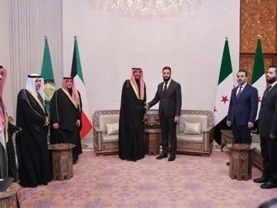 دیدار وزیر خارجه کویت و دبیرکل شورای همکاری با احمد الشرع
