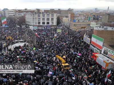 حضور مردم تبریز در راهپیمایی ۲۲ بهمن