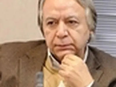 نقش کارت بازرگانی همانند فروش نفت برای دولت شده است