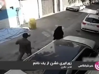 لحظۀ زورگیری از پیرزن ۷۲ ساله + فیلم