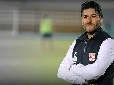 قلعه‌نویی یک تراکتوری را به ذوب‌آهن می‌برد