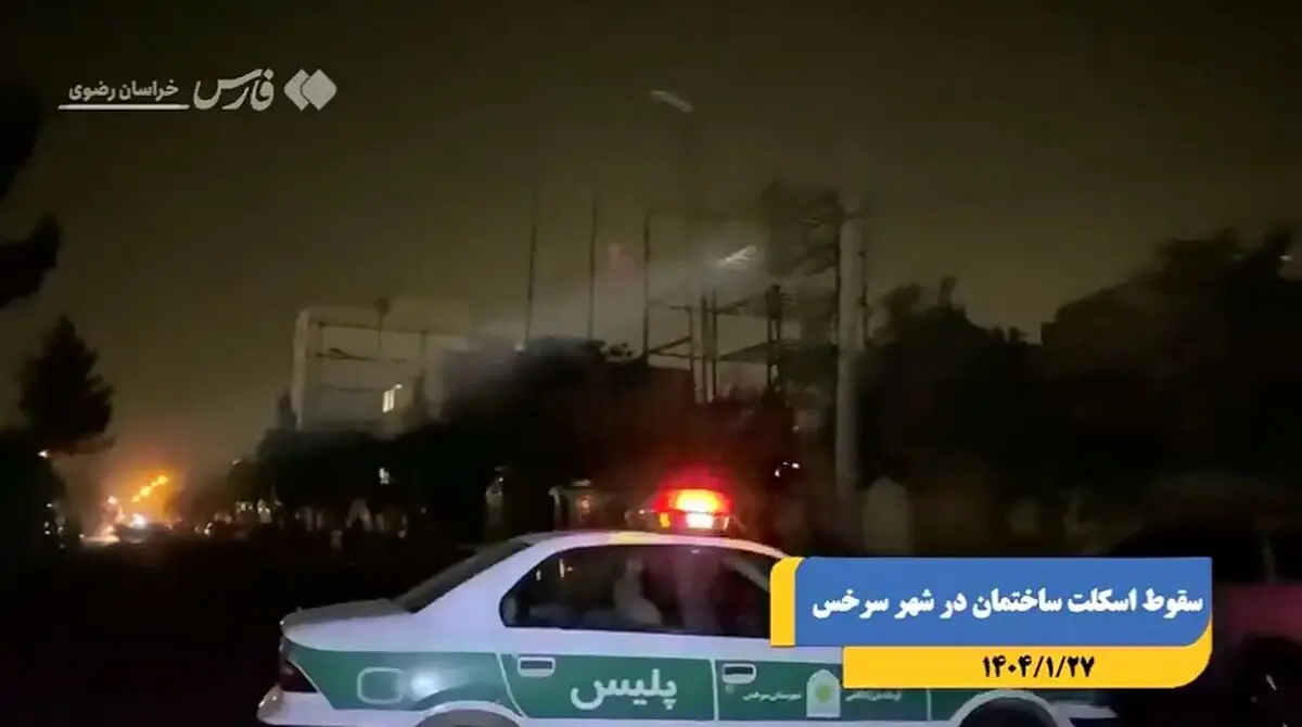 سقوط اسکلت ساختمان در شهر سرخس بر اثر طوفان شدید + فیلم