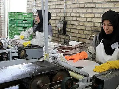 پیشنهادهایی برای رفع مشکلات زنان کارگر/ زنانی که تحصیلات خود را پنهان می‌کنند!