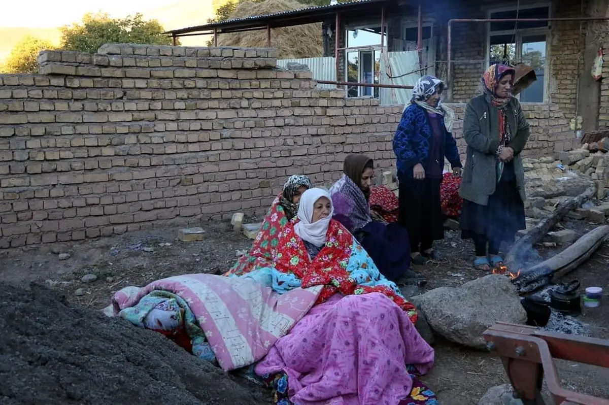 اسکان اضطراری  455 خانوار زلزله‌زده در روستاهای میانه 