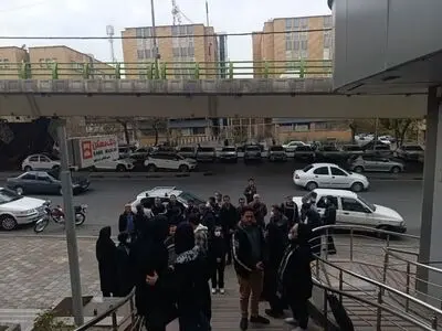 تجمع کارکنان بیمارستان‌های همدان در اعتراض به عدم اجرای طبقه‌بندی مشاغل