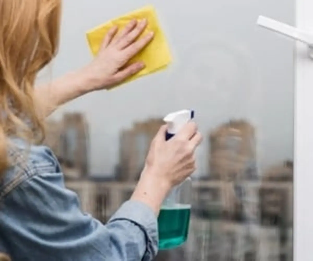 بهترین روش برای تمیز و براق کردن شیشه های منزل