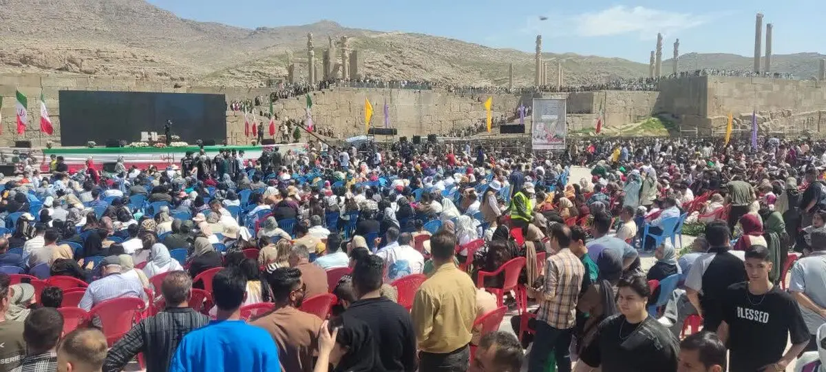 ۲۸ هزار مسافر نوروزی لحظه تحویل سال در مجموعه جهانی تخت جمشید