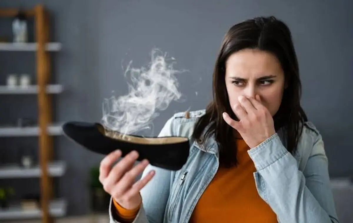 با چند ترفند ساده، بوی بد کفش ها را سریع از بین ببرید!+ اینفوگرافی