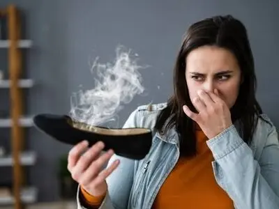 با چند ترفند ساده، بوی بد کفش ها را سریع از بین ببرید!+ اینفوگرافی