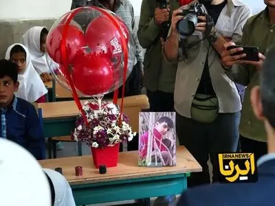 جای خالی دانش آموز شهید امیرعلی فلاح از شهدای جنگ اسراییل علیه ایران،  در نخستین روز مدرسه
